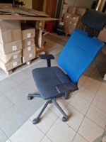 Fotel biurowy Profim z zagłówkiem