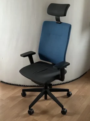 Fotel biurowy Profim z zagłówkiem